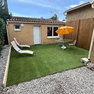  Appartement Charmant Studio Les Angles, Proche Avignon Avec Parking Prive France